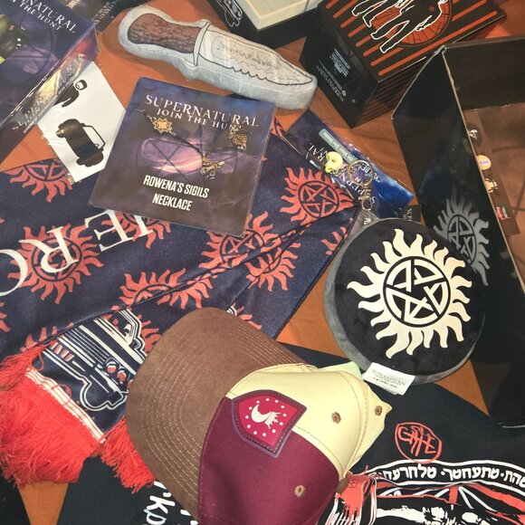 Culturefly Supernatural Gift Box - Picture 1 of 6